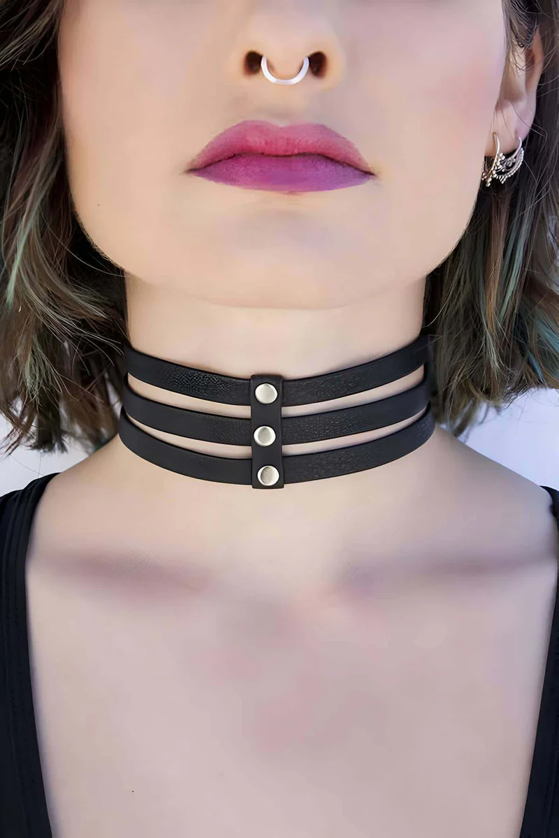 Choker បើកតំណែង សំណាញ់ខ្មៅ 3 បន្ទាយ ប្រើប្រាស់ប៊ូតុងម៉េតាលប្រភេទប៉ុង