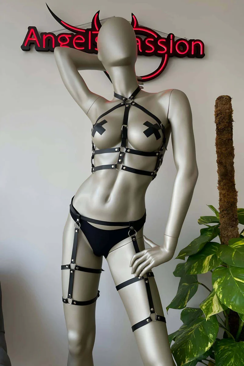 Vegan Leather Thigh Garters Close