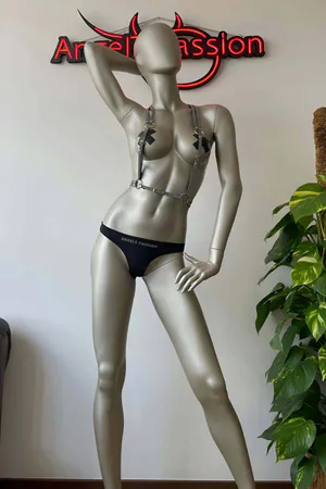 Reflektörlü Vücut Harnessi Siyah Bantlar Işıklı Görünüm