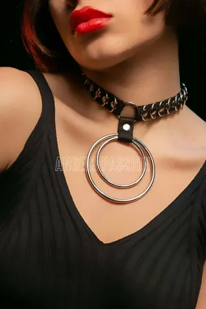 Siyah Lastik Choker Kolye Çift Metal Halka Detaylı Zincirli