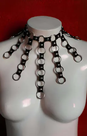 Siyah Suni Deri Yıldızlı Halka Boyun Göğüs Harnessı