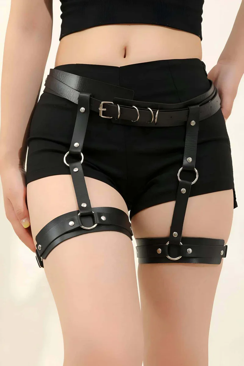 Kadın siyah deri jartiyer harness festival aksesuarı ayarlanabilir toka detaylı