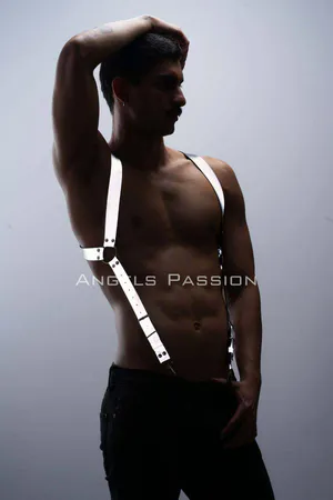 Reflective body harness with adjustable straps worn by a man