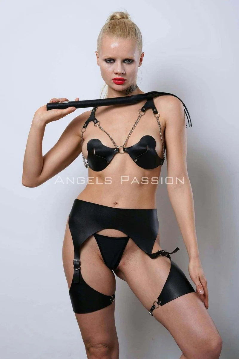 Faux leather bra and garter