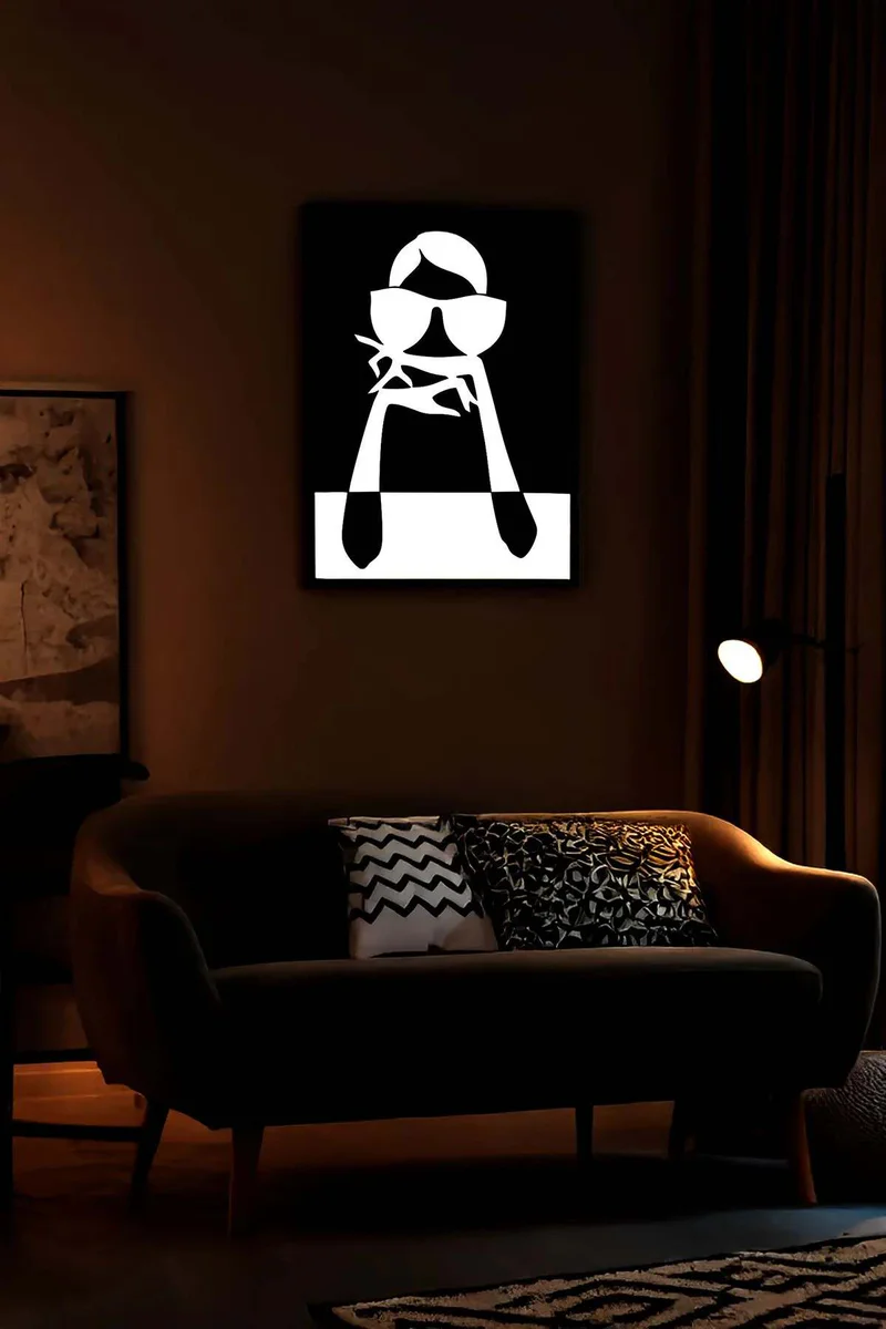 Pop Art Kadın Figürlü Tablo Detay Yakın Çekim Reflektör Parlaması