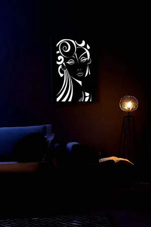 Siyah Beyaz Stilize Kadın Figürü Reflektörlü Modern Tablo