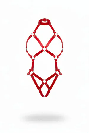 Kırmızı çapraz şeritli body harness metal halka detaylı kadın iç giyim aksesuarı