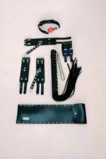 Siyah Deri Trok Detaylı Kırbaç El ve Ayak Kelepçesi Kırmızı Ağız Topu Seti SH1306 - Image 2