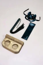 Siyah Deri Zımbalı Kedi Maskesi Kırbaç ve Ahşap Puro Küllüğü Bardaklık Seti SH1312-S1-T2 - Image 3