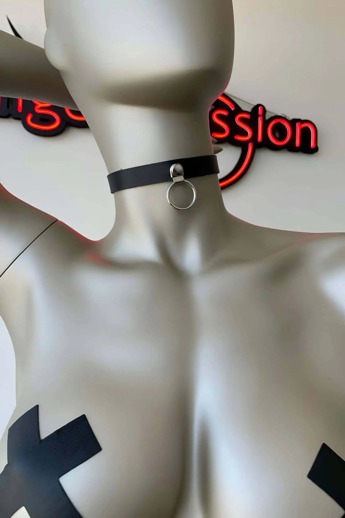 124027.webp Siyah Deri Halka Detaylı Choker Kolye - Image 1