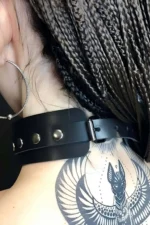 Siyah Deri Halka Detaylı Gümüş Zımbalı Geniş Tasma Kolye SH671 - Image 2