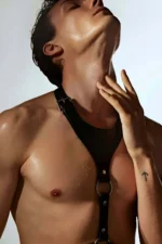 Siyah Halka Detaylı V Kesim Suni Deri Erkek Harness SHM145 - Image 3