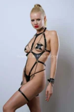 Siyah Deri Zincir Detaylı Kelepçeli ve Bacak Bantlı Vücut Harness SH1098 - Image 7