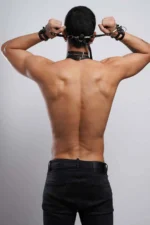 Siyah Suni Deri Halka Detaylı Erkek Vücut Harness Choker ve Kelepçe Seti SHM56 - Image 7
