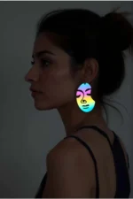 Gökkuşağı Reflektörlü Soyut Kadın Yüzü Lazer Kesim Küpe APBJ005