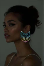 Reflektörlü Gökkuşağı Renkli Geometrik Kedi Figürlü Lazer Kesim Küpe APBJ017