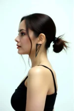 Siyah Lazer Kesim Deri Geometrik Üçgen Küpe APBJ002