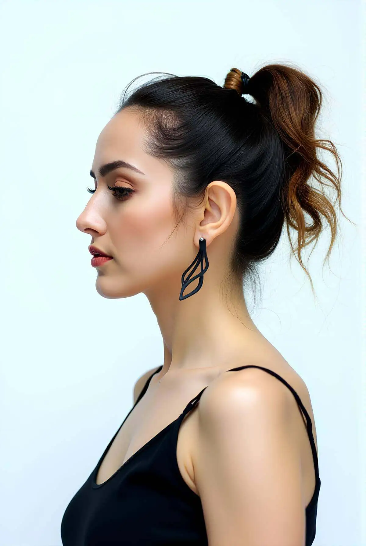 Siyah Lazer Kesim Deri Sallantılı Küpe APBJ001