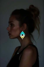 Gökkuşağı Yansımalı Lazer Kesim Damla Motifli Küpe APBJ008