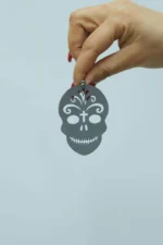 Beyaz Reflektörlü Lazer Kesim Gotik Kurukafa Küpe APBJ014 - Image 2