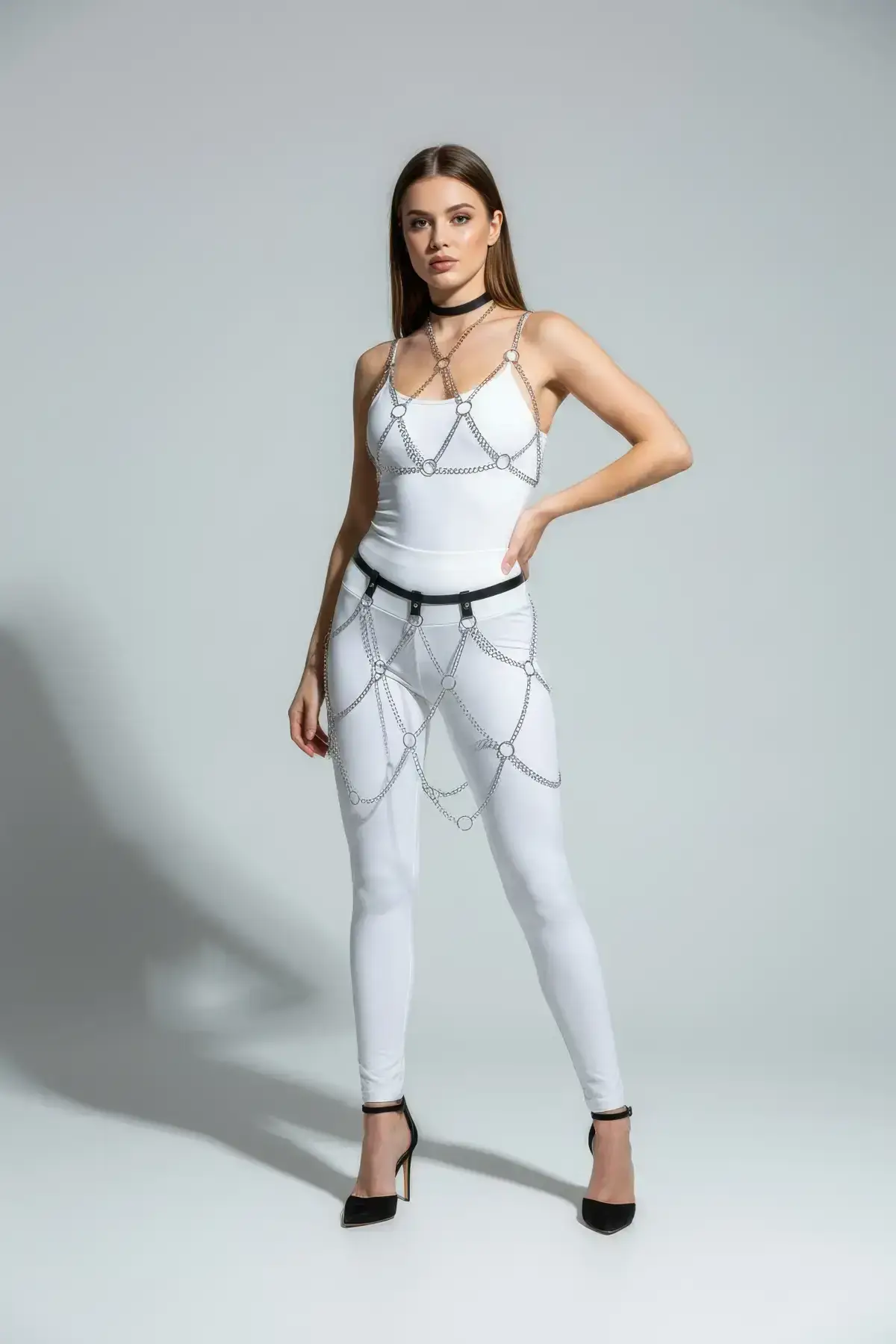 Siyah Gümüş Zincir Detaylı Bel ve Bacak Aksesuarlı Deri Etek SH475