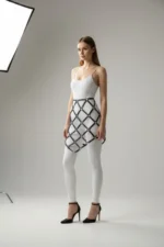 Siyah Yüksek Bel Metal Aksesuarlı Kafes Detaylı Deri Etek SH982