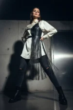 Siyah Zımbalı ve Asimetrik Püsküllü Deri Etek SH1014 - Image 3