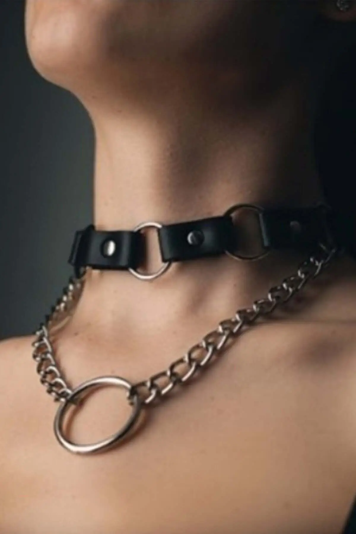 Siyah Deri Zincir ve Metal Halka Detaylı Choker SH665